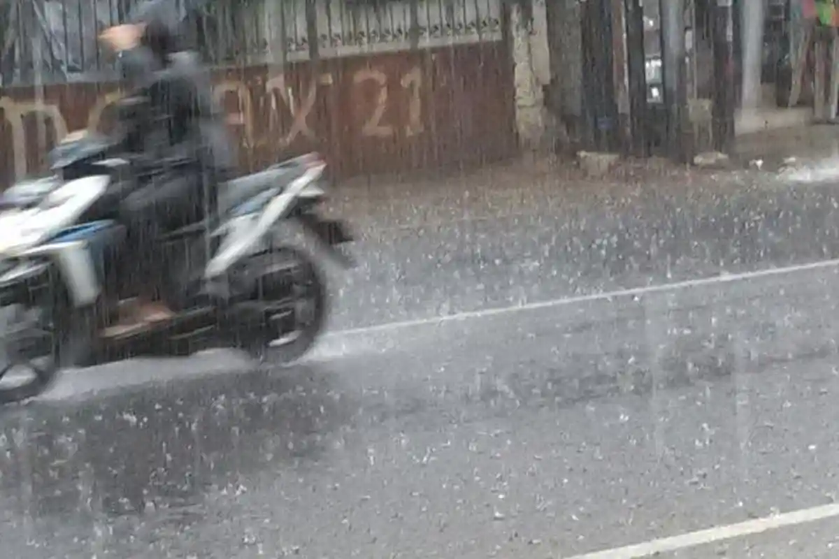 Peringatan Dini BMKG Hari Ini: 18 Wilayah Hujan Lebat dan Angin Kencang, Minggu 26 Mei 2024