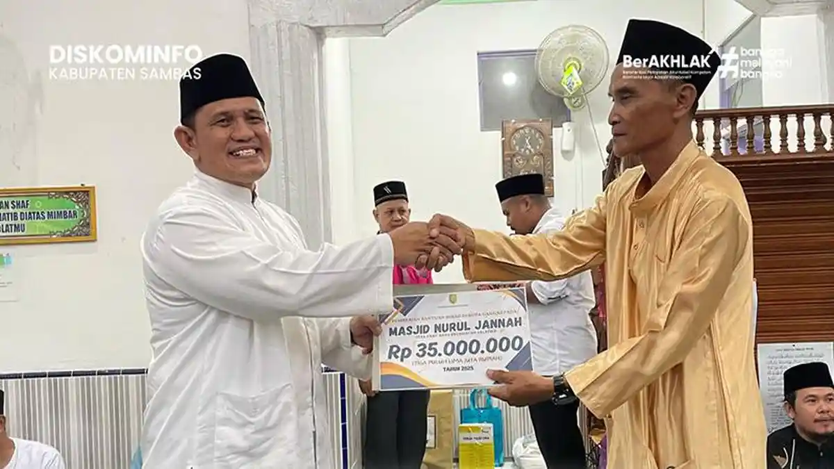 Wabup Sambas Serahkan Hibah Pembangunan Masjid, Ajak Masyarakat Salatiga Kolaborasi