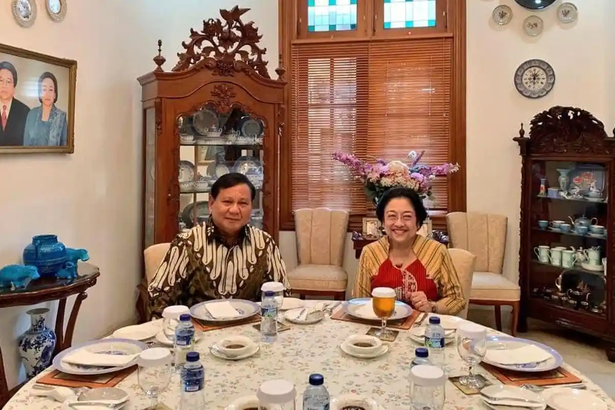 Ahli Gestur Temukan Kode Keras dari Prabowo ke Megawati Saat Bertemu & Makan Nasi Goreng