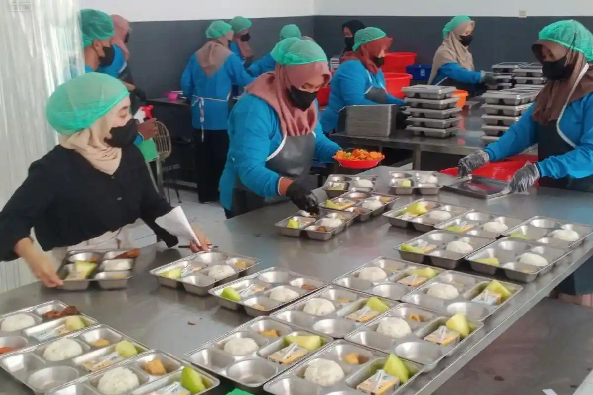 Daftar 56 Dapur Makan Bergizi Gratis yang Dinonaktifkan Usai 5 Ribu Anak Keracunan