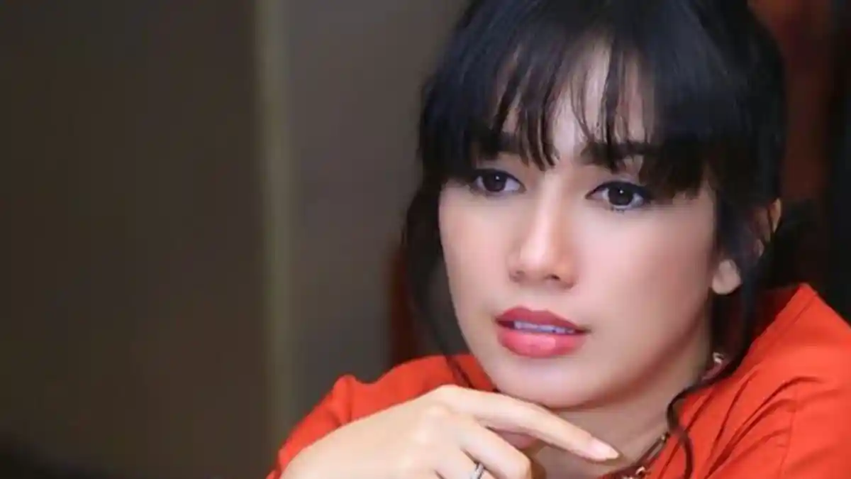 Unggah Video Rambut Basah Setelah Keramas, Netter Puji Wajah Ussy Tanpa Makeup