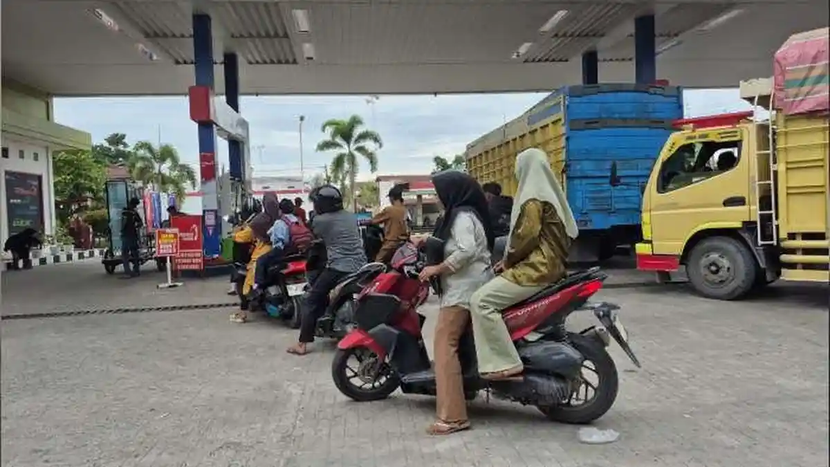 Harga Pertamax Naik, Warga Langsa Beralih ke Pertalite, Lonjakan Antrean di SPBU Belum Padat