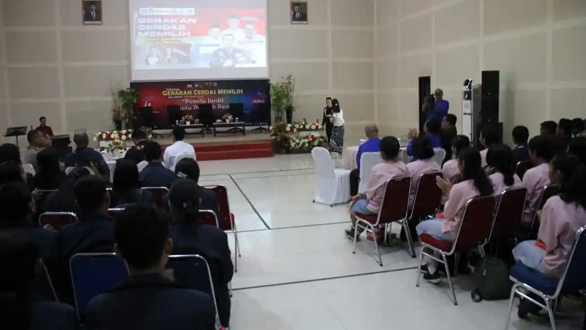 Polda Maluku dan KPU Ajak Pemilih Pemula Cerdas Memilih