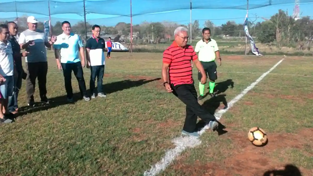 Saat Membuka BUKFOS CUP, Wakil Walikota Kupang Tekankan Sportivitas