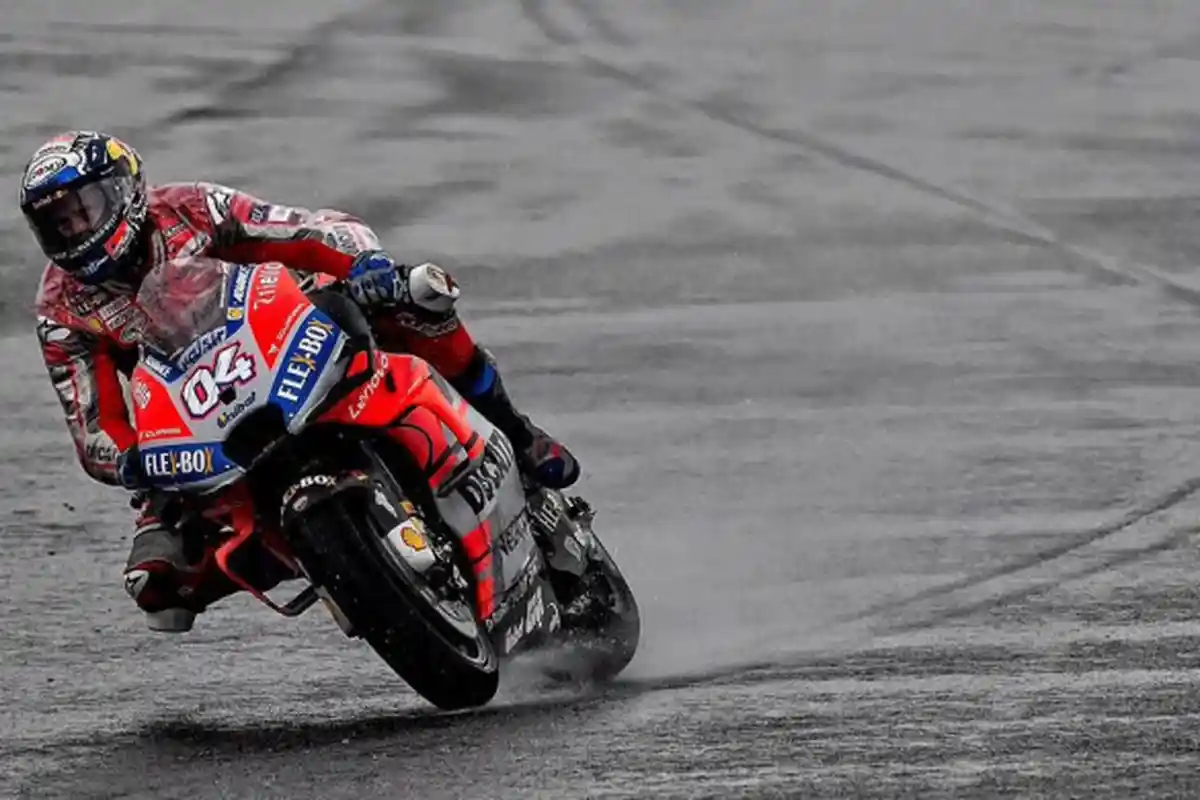 Hasil MotoGP Valencia 2018 - Diwarnai Red Flag, Andrea Dovizioso Tutup Musim 2018 dengan Kemenangan