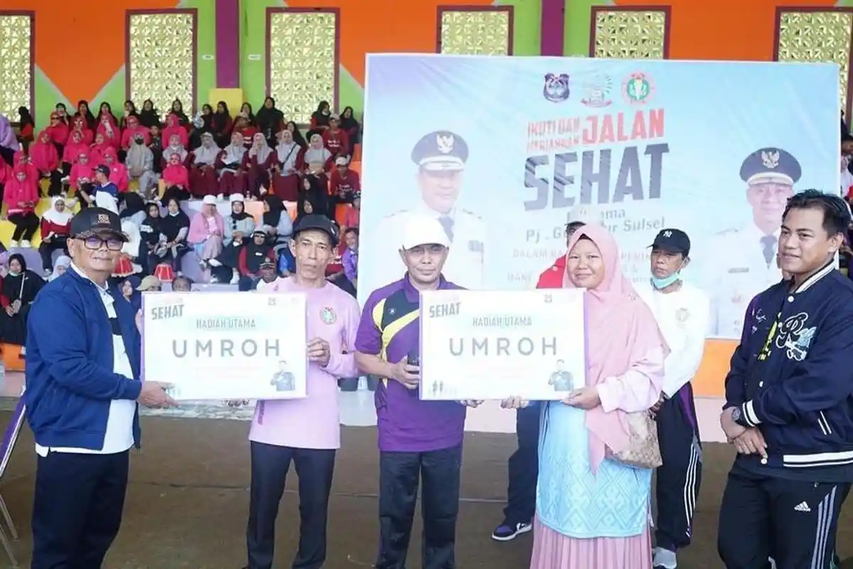 Caleg DPR RI Muslimin Bando Dilapor Setelah Bagi-bagi Paket Umrah Gratis HUT PGRI di Enrekang