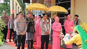 Kapolda-Aceh-Ketua-Bhayangkari-Aceh-Ny-Ira-Marzuki.jpg