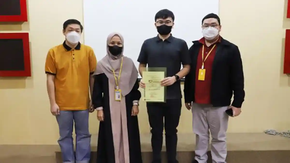 Lebih dari 20 Mahasiswa Dapatkan Beasiswa Akademik Universitas Mikroskil