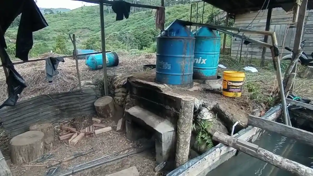 Mengintip Pembuatan Minyak Serai Wangi di Aceh Tengah