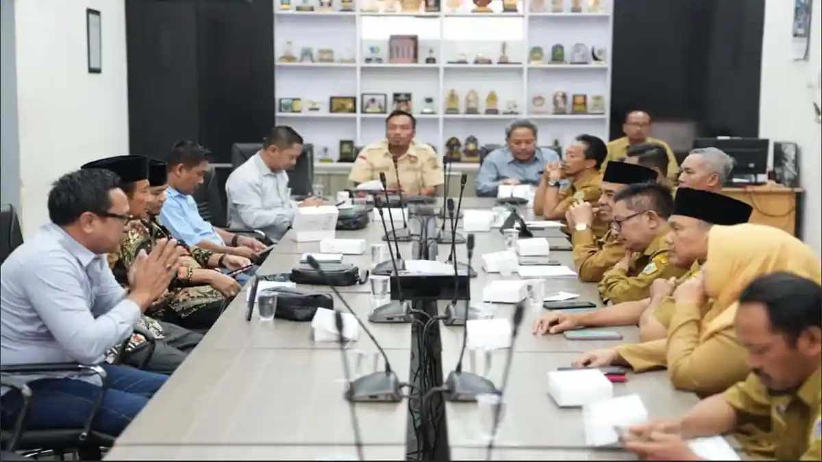 Banyak SMP Negeri di Gresik Sepi Peminat, Komisi IV DPRD Bongkar Fakta - Surya.co.id