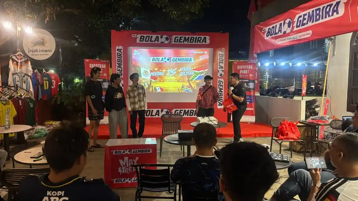 Serentak di 4 Kota, Telkomsel Gelar Nonton Bareng Bola Gembira MAXStream TV