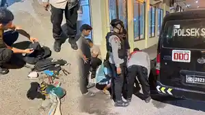 pelaku-pencurian-di-gudang-Polytron-Service-Center-sebelum-diserahkan-ke-Polsek-Sunggal.jpg