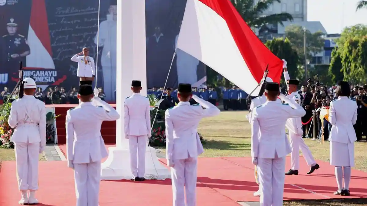 Pimpin Upacara HUT ke-78 RI, Ganjar Ucapkan Terima Kasih kepada Petani, Nelayan hingga ASN