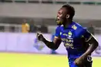 pemain-persib-bandung-maichael-essien_20181008_085709.jpg
