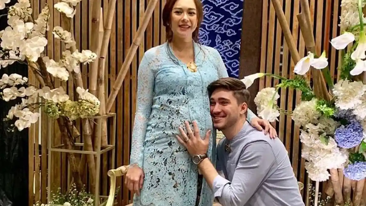 Selamat Yaa, Aura Kasih Melahirkan Anak Pertamanya, Ini Ungkapan Hatinya