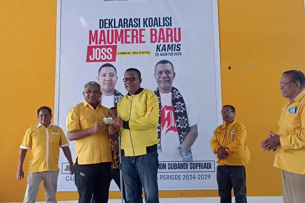 Sebelum Daftarkan Diri ke KPU, Simon Subandi Dikukuhkan Menjadi Kader Partai Golkar Sikka