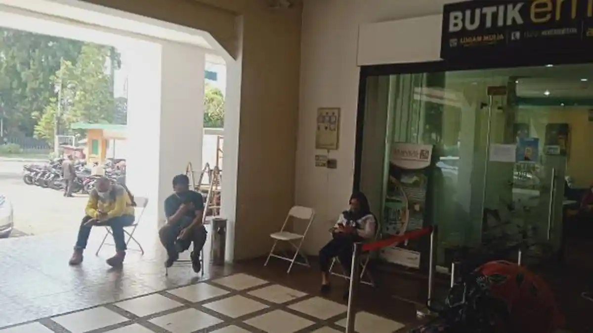 Harga Naik, Puluhan Warga Kota Bandung Antre Beli Emas, Ternyata Ini Alasannya
