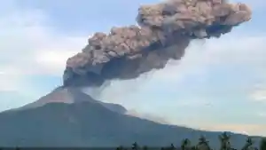 Gunung-Lewotobi-Laki-laki-meletus.jpg