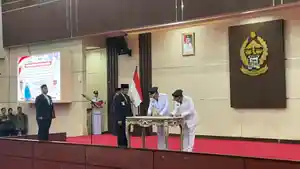 PELANTIKAN-JENEPONTO-Gubernur-Sulsel-Andi-Sudirman-Sulaiman-saat-melantik-Bupati.jpg