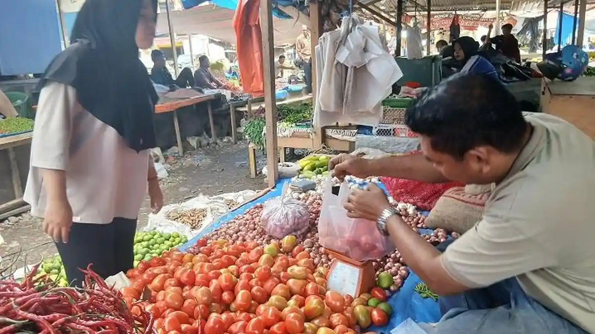 Harga Cabai Merah Melonjak di Pasar Inpres Tapaktuan, Naik 100 Persen Lebih