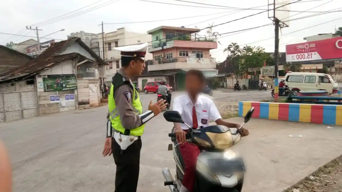 Bocah SD yang Nangis karena Disetop Polisi Bawa Motor Tak Diberi Surat Tilang