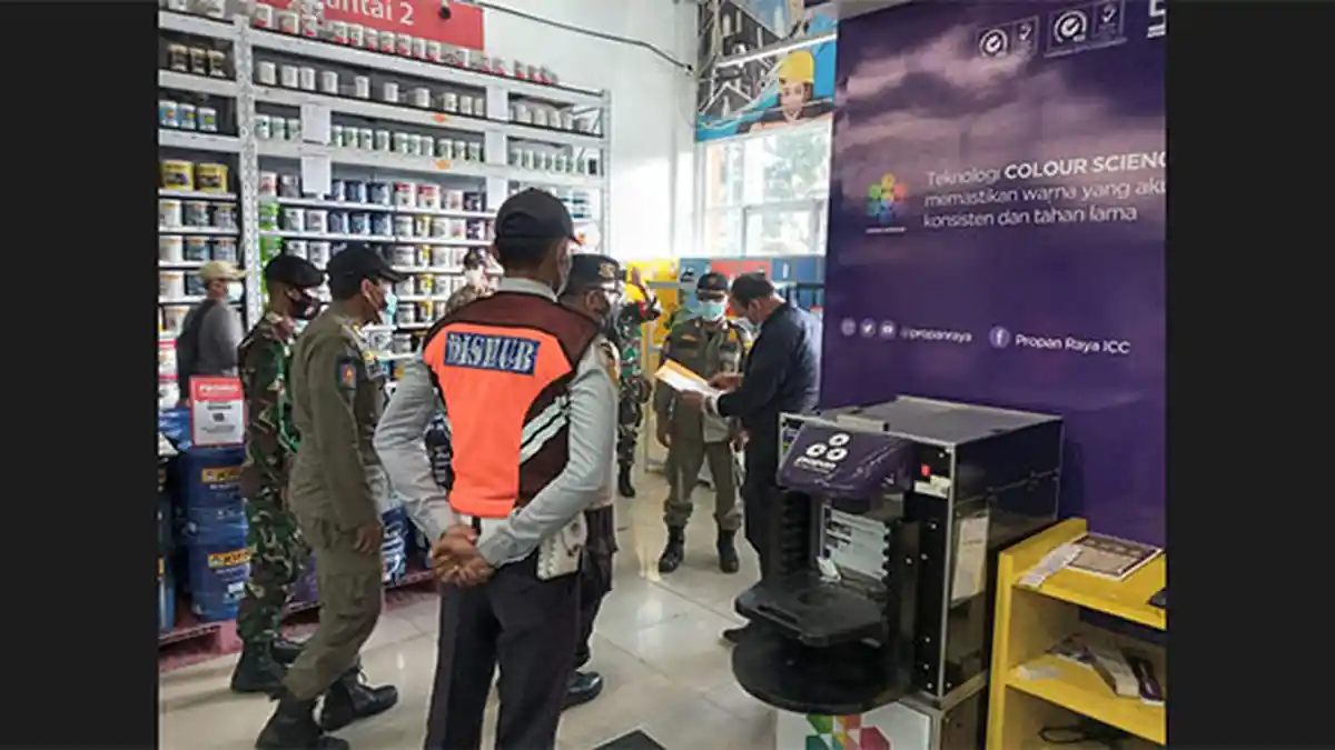 Beroperasi Saat PPKM Darurat, 100 Toko Non Esensial Ditutup di Denpasar,162 Pengendara Diputar Balik