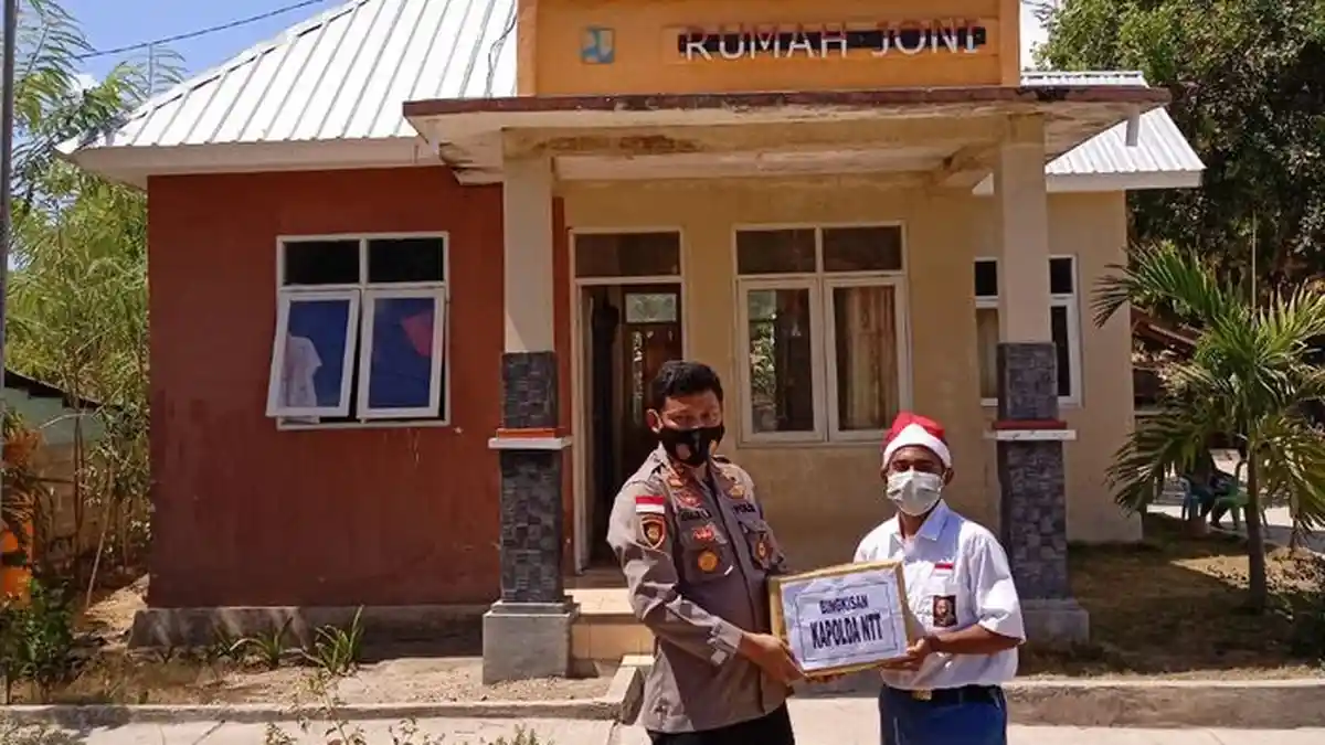 Joni Bocah Pemanjat Tiang Bendera, Aksi Heroiknya 3 Tahun Lalu tak Dilupakan Jenderal Polisi