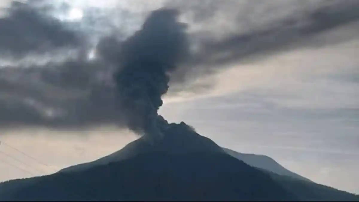 Gunung Lewotobi Erupsi, Libur Sekolah di Flores Timur NTT Diperpanjang