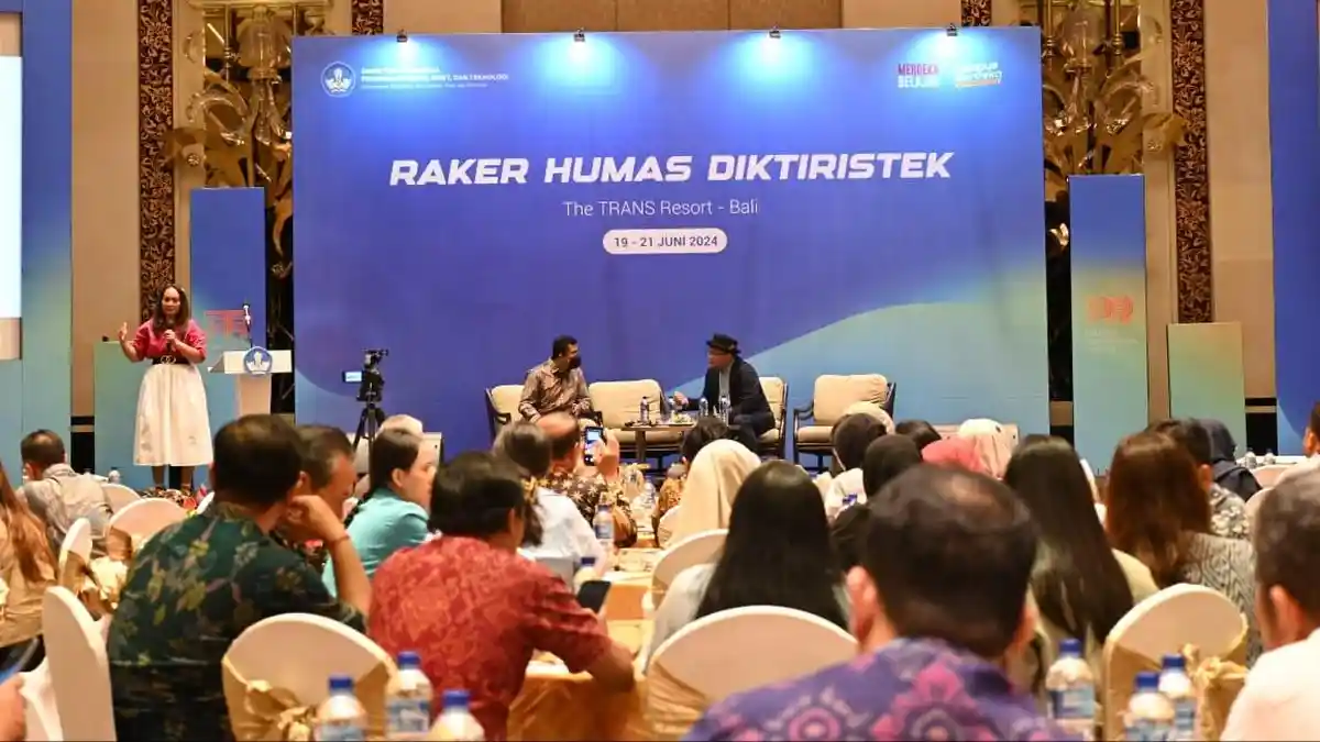 Humas Unkhair Ternate Ikuti Sosialisasi dan Raker Kemendikbutristek di Bali