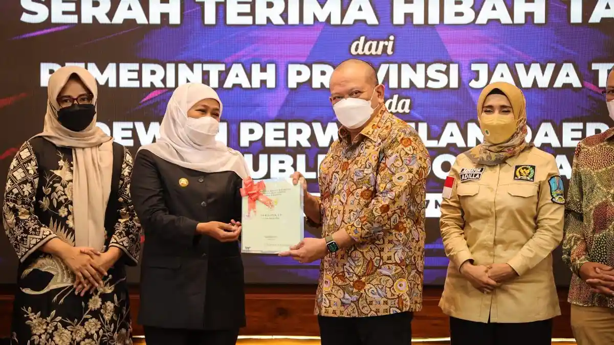 Beri Apresiasi, Ketua DPD RI: Bu Khofifah Memang Gubernur GPL alias Gak Pake Lama