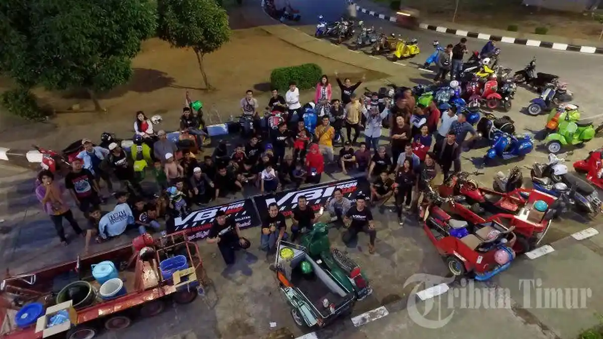 FOTO: VBI Region Makassar Bagi Takjil di Fly Over - vespa_20170618_003903.jpg