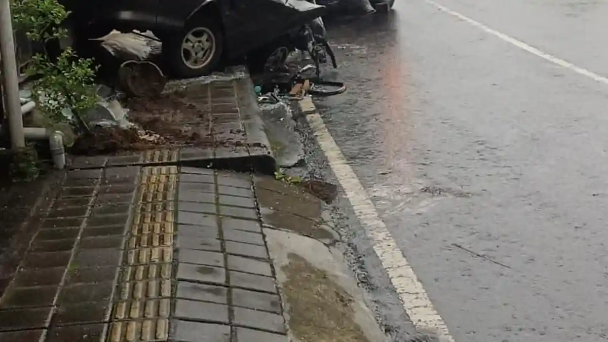 Kecelakaan di Buleleng Bali, Truk Hantam Espass Parkir Hingga Ringsek, Diduga Karena Rem Blong