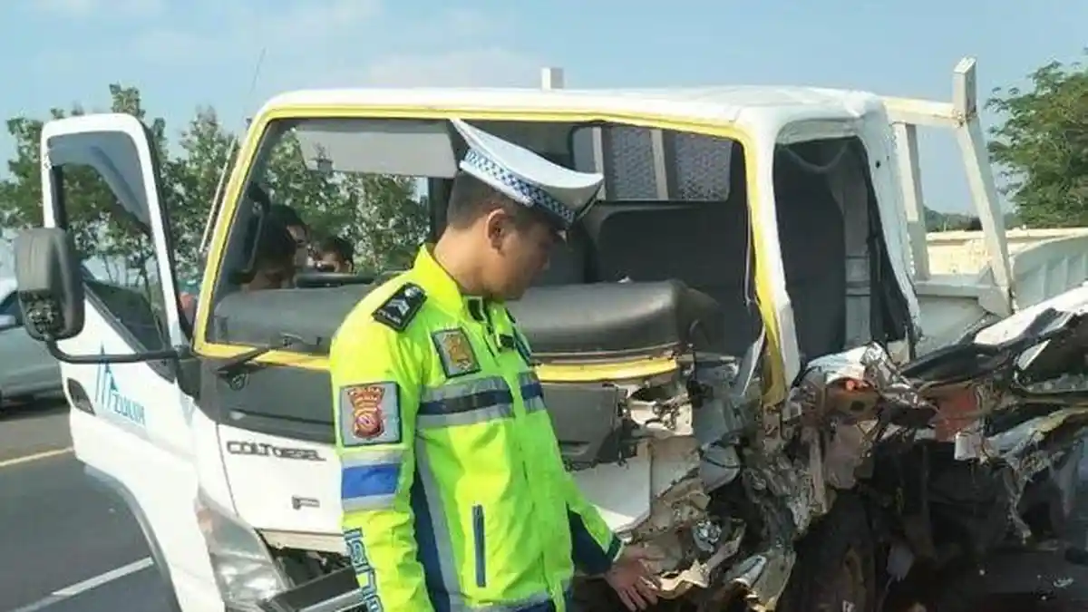 Tabrak Pembatas Usai Hindari Perbaikan Jalan, 1 Orang Tewas dalam Kecelakaan Tunggal di Tol Cipali