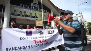 20240603-Puluhan-jurnalis-yang-tergabung-dalam-komunitas-pers.jpg