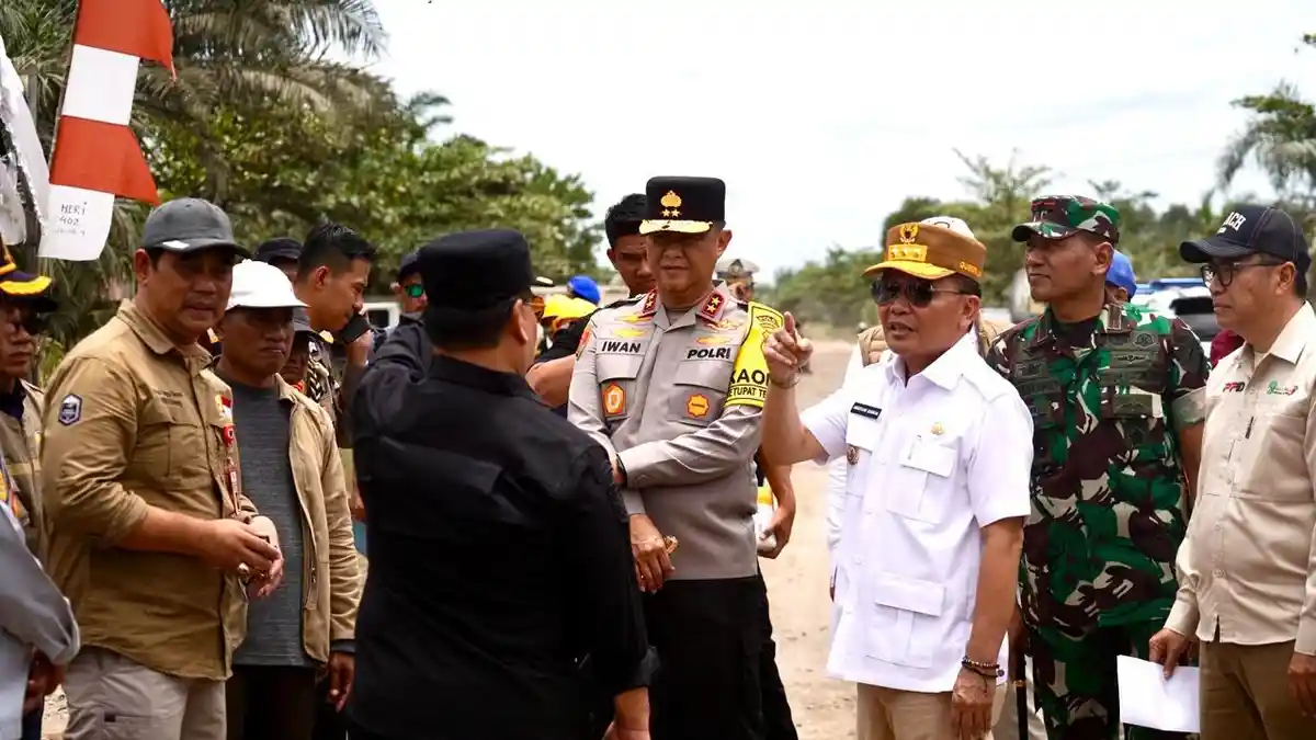 Pantau Perbaikan Jalan Lingkar Luar Selatan Sampit, Gubernur Agustiar Sabran: Target Tuntas di 2026