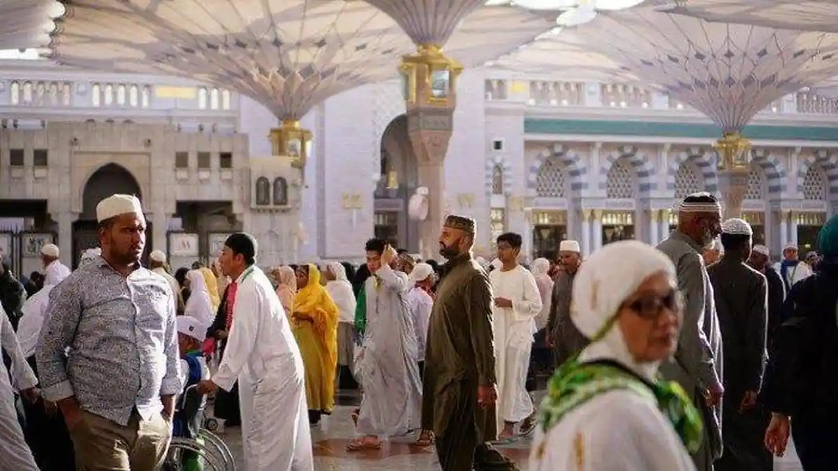 Tak Pakai Sandal saat Keluar dari Masjid Nabawi, Kaki 2 Jemaah Haji Indonesia Melepuh