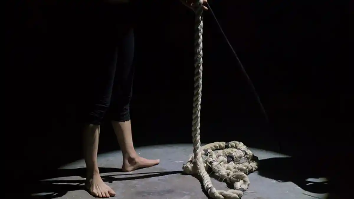 Jerit Kaget Ibu di Sampang Temukan Anak Tergantung Dalam Kamar Mandi, Terkejut Teriak Tolong 