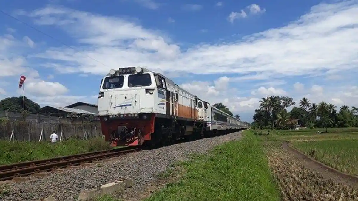 Pedoman 'New Normal' Naik Kereta Api Jarak Jauh Reguler, Ada Aturan Baru, Termasuk Pakai Face Shield