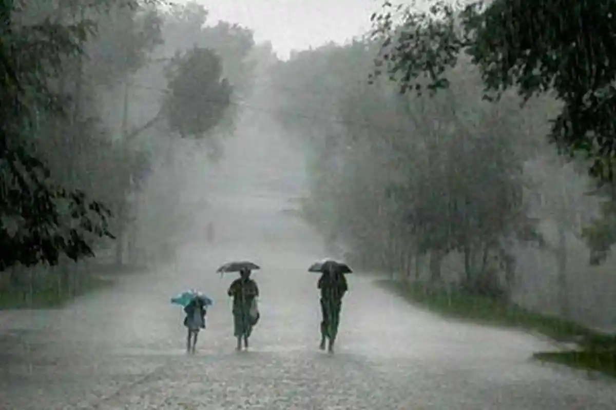 Peringatan Dini Cuaca Besok Minggu, 6 Maret 2022: Waspada Hujan Lebat di Beberapa Wilayah Indonesia