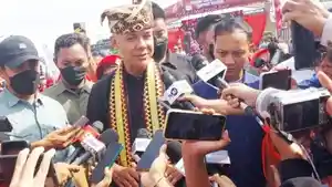 Ganjar-Pranowo-saat-kampanye-akbar-di-Lapangan-Expo-Kalianda-Lampung-Selatan-ajarkan-coblos.jpg