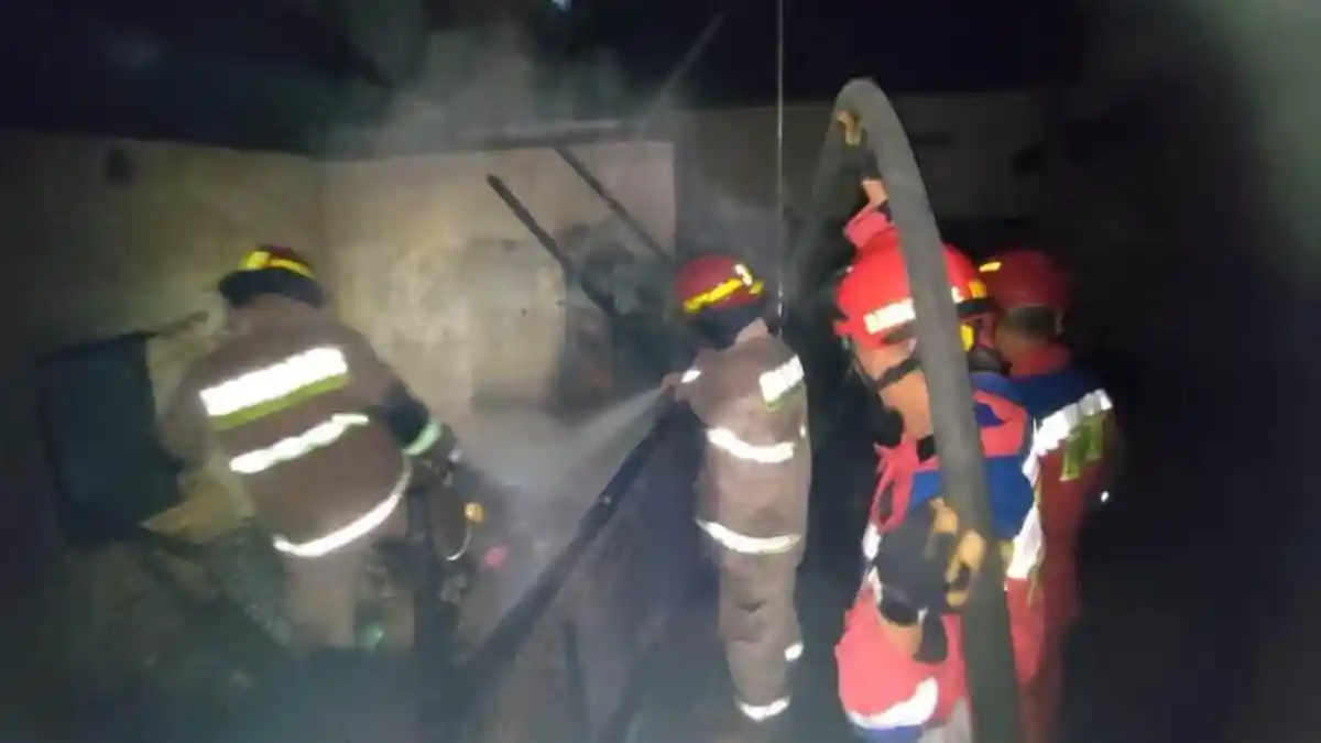 Kebakaran Rumah di Bumi Waras, Sopir Angkot Luka Bakar Saat Selamatkan Harta Benda - Tribunlampung.co.id