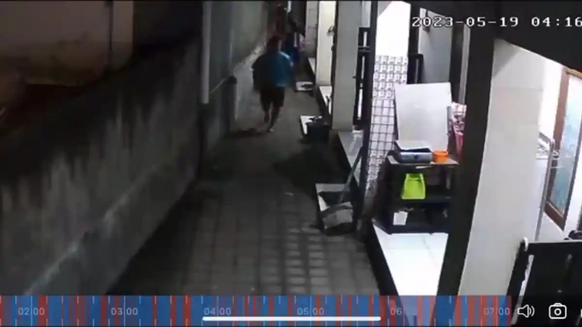 Puluhan Celana Dalam Penghuni Kos Raib, Seorang Pria Diduga Pelaku Terekam CCTV