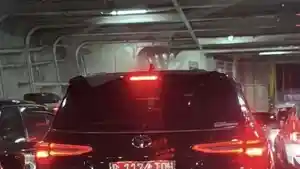 Viral-Mobil-Dinas-Plat-B-di-Arus-Mudik.jpg