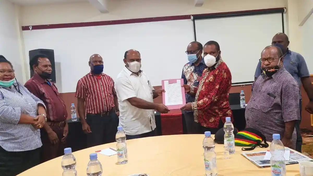 Mengadu ke Majelis Rakyat Papua, Pendukung Erdi Dabi-Jhon Wilill Tolak Putusan MK