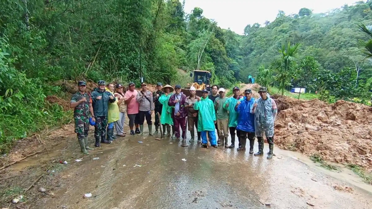Jalan Lintas Curup-Lebong Bengkulu Kembali Bisa Dilewati, Pengendara Diminta Hati-hati