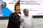 Jeka-Saragih-menyampaikan-keluhan-terkait-jalan-rusak-yang-ada-di-kampungnya_.jpg