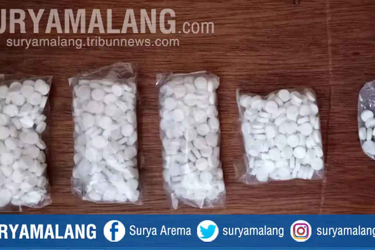 Karyawan Toko di Kediri Nyambi Jualan Narkoba, Diciduk Polisi dengan Barang Bukti Ribuan Pil Koplo