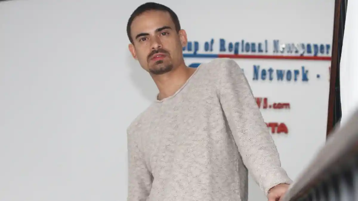 Lihat Tampilan Simpel Buku Tahlilan Ashraf Sinclair, Potret Tampan Suami BCL Penuhi Halaman Depan