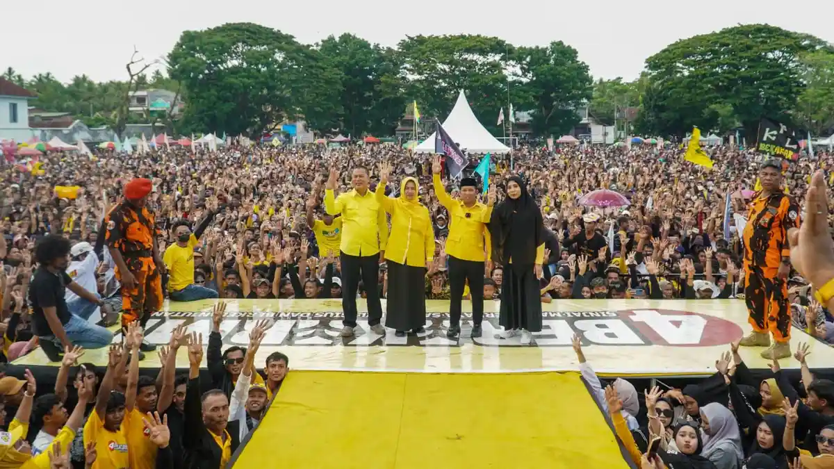 Massa Andi Kartini-Muzakkir Padati Lapangan Gelora Sinjai