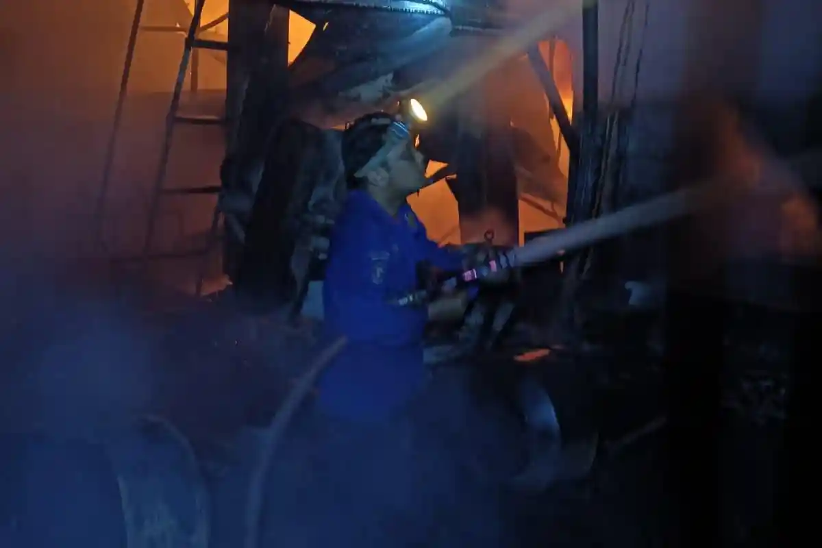 Kebakaran Hebat di PT BW Talang Duku Jambi, Api Baru Padam Usai 6 Jam